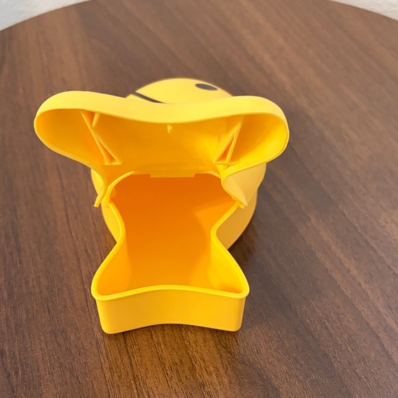 Goldfish Snack Container 1998 - Picture 3 of 4